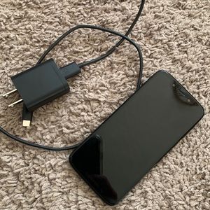 Motorola G7 Play phone